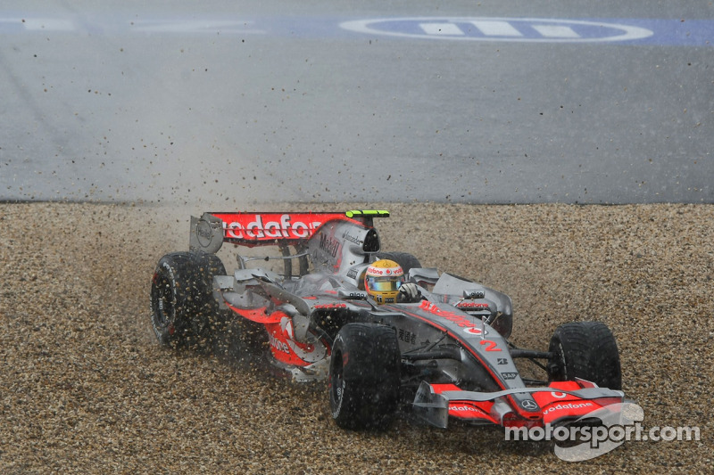 ... Lewis Hamilton von der Piste