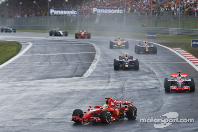 An der Spitze hat Massa vor Fernando Alonso lange alles im Griff, auch ...