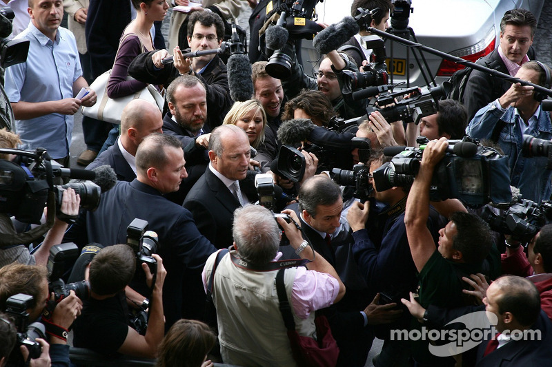 Ron Dennis, Presidente de McLaren y director del equipo