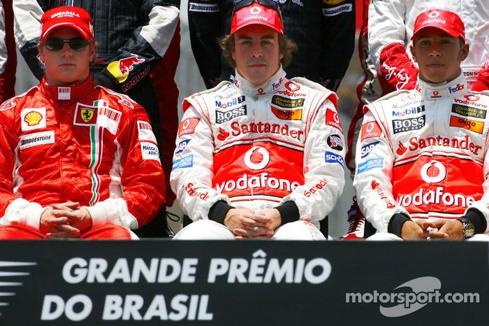 Foto de grupo: Kimi Raikkonen, Scuderia Ferrari, Fernando Alonso, McLaren Mercedes, Lewis Hamilton, McLaren Mercedes 2007