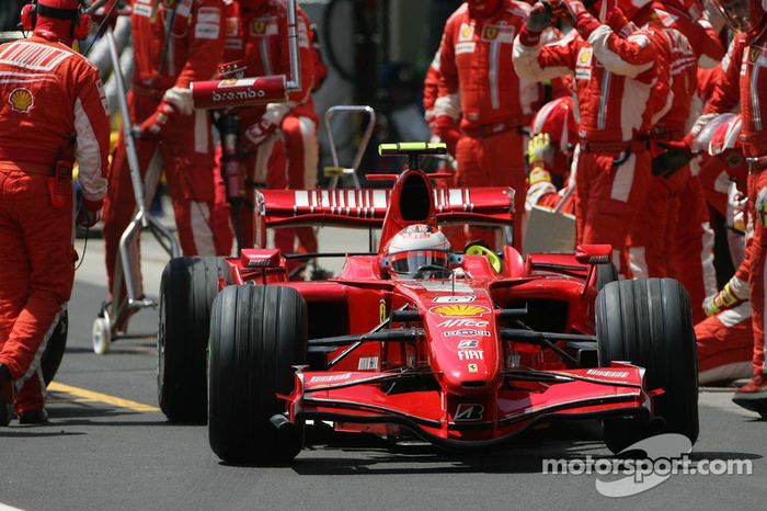 Kimi Raikkonen, Scuderia Ferrari, F2007 pit stop