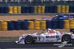 #7 Porsche AG Porsche LMP1/98: Мікеле Альборето, Стефан Йоханссон, Яннік Дальма