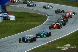 Restart : Ayrton Senna devant Michael Schumacher