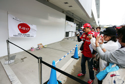 Tributo a Jules Bianchi no pit lane