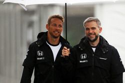 Jenson Button, McLaren con Steve Cooper, McLaren oficina de prensa