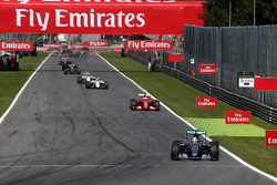 Start: Lewis Hamilton, Mercedes AMG F1 W06 aan de leiding