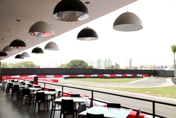 Vista da parte outdoor do kartódromo