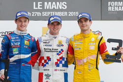 Podium : le vainqueur Oliver Rowland, Fortec Motorsports, le deuxième, Egor Orudzhev, Arden Motorsport, le troisième, Tom Dillmann, Carlin