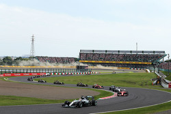 Lewis Hamilton, Mercedes AMG F1 W06 al comando alla partenza della gara