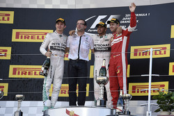 Podium : le vainqueur Lewis Hamilton, Mercedes AMG F1 Team, le deuxième, Nico Rosberg, Mercedes AMG F1 Team, le troisième, Sebastian Vettel, Ferrari