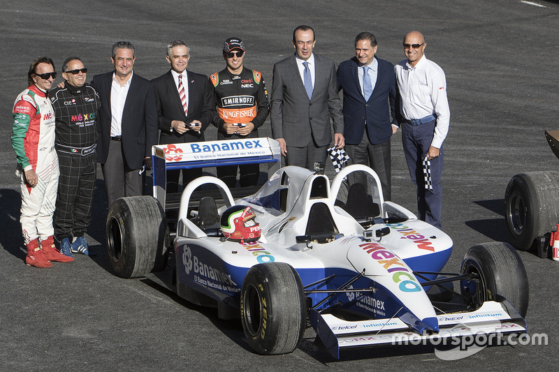 Emerson Fittipaldi, Héctor Rebaque, Miguel Angel Mancera Jefe de Gobierno Ciudad de México, Sergio Pérez Sahara Force India, Francisco Maass Director de Turismo de la CD de México, Alejandro Soberón Presidente de CIE y Jo Ramírez