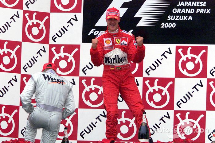 Podio: Ganador de la carrera y Campeon del Mundo del 2000 Michael Schumacher, Ferrari, segundo lugar