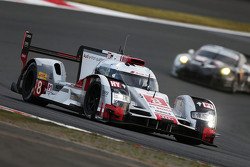 #8 Audi Sport Team Joest Audi R18 e-tron quattro: Lucas di Grassi, Loic Duval, Oliver Jarvis