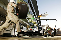 #17 Porsche Team Porsche 919 Hybrid : Timo Bernhard, Mark Webber, Brendon Hartley