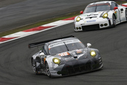 #88 阿布扎比博通车队 保时捷911 RSR:克里斯蒂安·里德、厄尔·班博、卡里德·阿尔库巴西