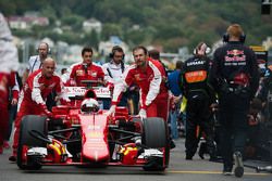 Sebastian Vettel, Ferrari SF15-T sulla griglia