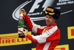 Sebastian Vettel, Ferrari viert tweede plaats op podium