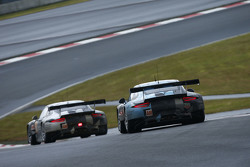 #88 阿布扎比博通车队 保时捷911 RSR:克里斯蒂安·里德、厄尔·班博、卡里德·阿尔库巴西