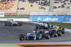 Raoul Hyman, Team West-Tec F3 Dallara Mercedes-Benz devant Tatiana Calderon, Carlin Dallara Volkswagen