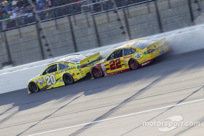 Kollision: Joey Logano, Team Penske Ford; Matt Kenseth, Joe Gibbs Racing Toyota