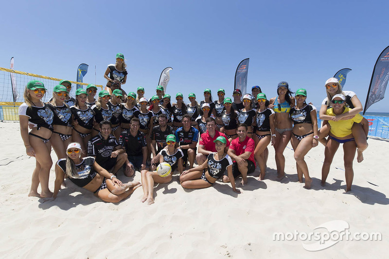 Die Piloten und die Miss V8-Supercar-Girls