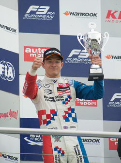 Le deuxième de la Course 1 Jake Dennis, Prema Powerteam Dallara Mercedes-Benz