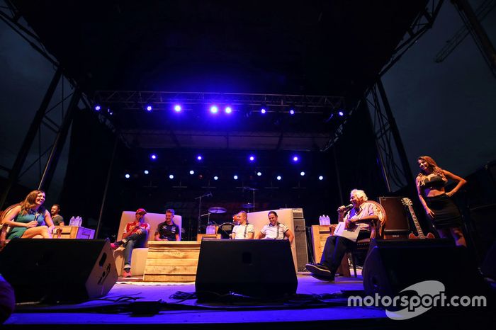 Esteban Gutiérrez, Ferrari Piloto de pruebas y de reserva; Nico Hulkenberg, Sahara Force India F1; V