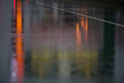Die Boxengasse im Regen