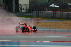 Kimi Raikkonen, Ferrari SF15-T runs wide