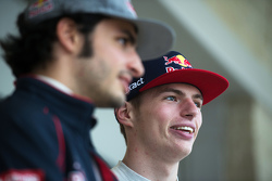 (L to R): Carlos Sainz Jr., Scuderia Toro Rosso with Max Verstappen, Scuderia Toro Rosso