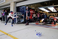 (L to R): Max Verstappen, Scuderia Toro Rosso and team mate Carlos Sainz Jr., Scuderia Toro Rosso practice their bowling in the pits