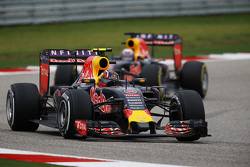 Daniil Kvyat, Red Bull Racing RB11 voor ploegmaat Daniel Ricciardo, Red Bull Racing RB11