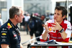 Jonathan Wheatley, Red Bull Racing Team Manager com Massimo Rivola, Ferrari Sporting Director