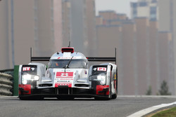 #8 Audi Sport Team Joest Audi R18 e-tron quattro: Lucas di Grassi, Loic Duval, Oliver Jarvis