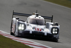 #17 Porsche Team Porsche 919 Hybrid: Timo Bernhard, Mark Webber, Brendon Hartley