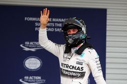 Ganador de la pole  Nico Rosberg, Mercedes AMG F1 Team