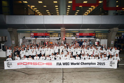 Porsche Team World Champion 2015 group photo