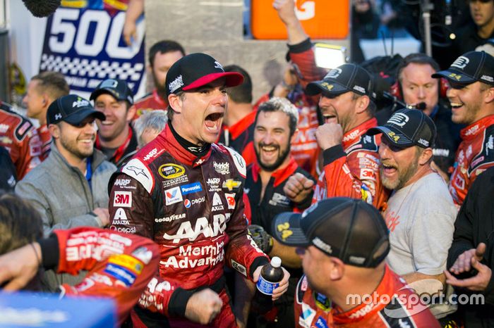 A 93° vitória de Jeff Gordon veio em 2015, em Martinsville, que garantiu vaga à grande final em Homestead-Miami.