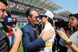 Carlos Slim Domit, Presidente de América móvil con Sergio Perez, Sahara Force India F1 en la parrill