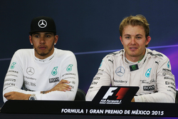 Lewis Hamilton, Mercedes AMG F1 en winnaar Nico Rosberg, Mercedes AMG F1 in de FIA persconferentie