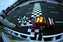 Jeff Gordon, Hendrick Motorsports Chevrolet takes the win