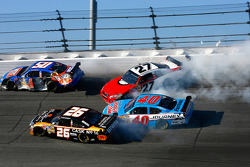 Jacques Villeneuve, Stanton Barrett, Jamie McMurray and Dario Franchitti crash