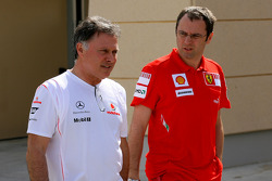 Dave Ryan, McLaren Mercedes, Team Manager met Stefano Domenicali, Scuderia Ferrari, Director