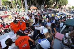 Fiesta en la ciudad de Puebla con pilotos y equipos