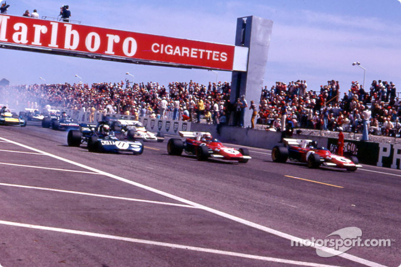 En première ligne : Jackie Stewart, Clay Regazzoni, Jacky Ickx