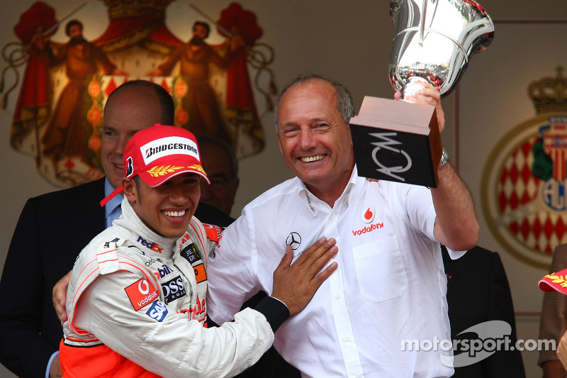 Sieger Lewis Hamilton, McLaren Mercedes, mit Ron Dennis, McLaren, Teamchef