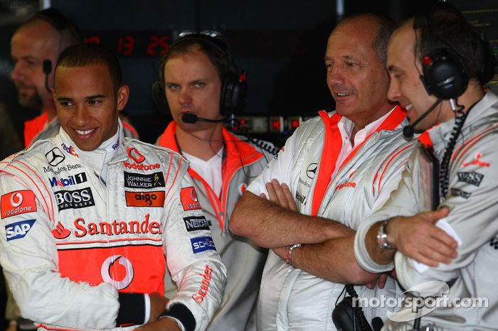 Lewis Hamilton, McLaren Mercedes con Ron Dennis, Presidente de McLaren y director del equipo