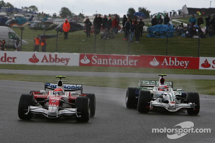 Timo Glock, Toyota F1 Team, TF108 y Rubens Barrichello, Honda Racing F1 Team, RA108