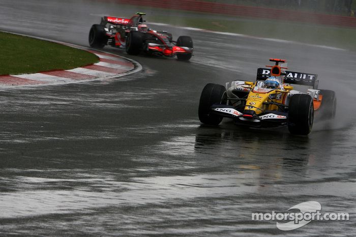 Fernando Alonso, Renault F1 Team, R28 y Heikki Kovalainen, McLaren Mercedes, MP4-23