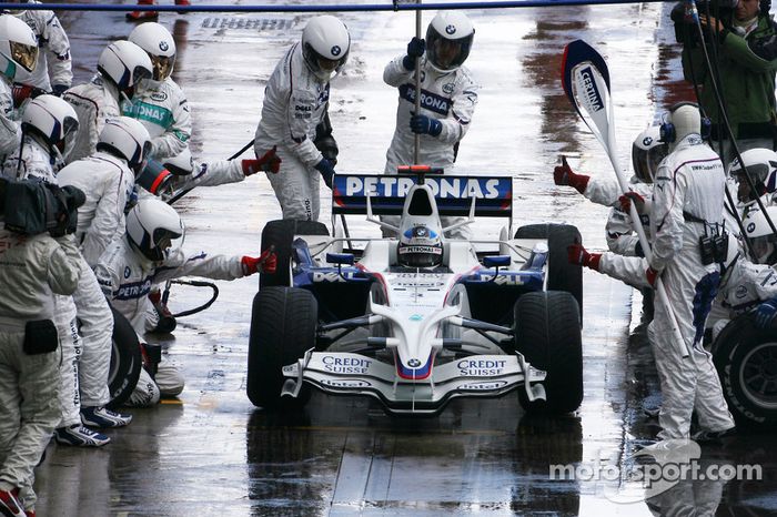 Nick Heidfeld, BMW Sauber F1 Team durante la parada en boxes